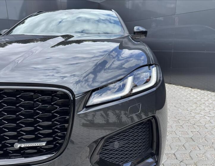 Jaguar F-Pace 21