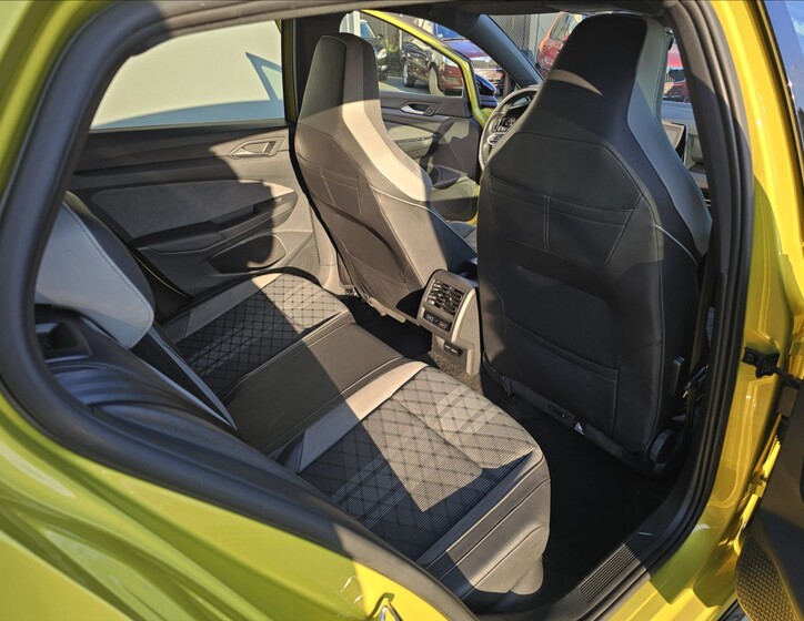 Volkswagen Golf 34