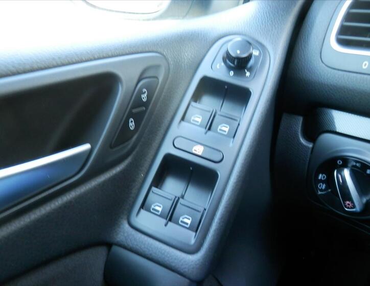 Volkswagen Golf 24