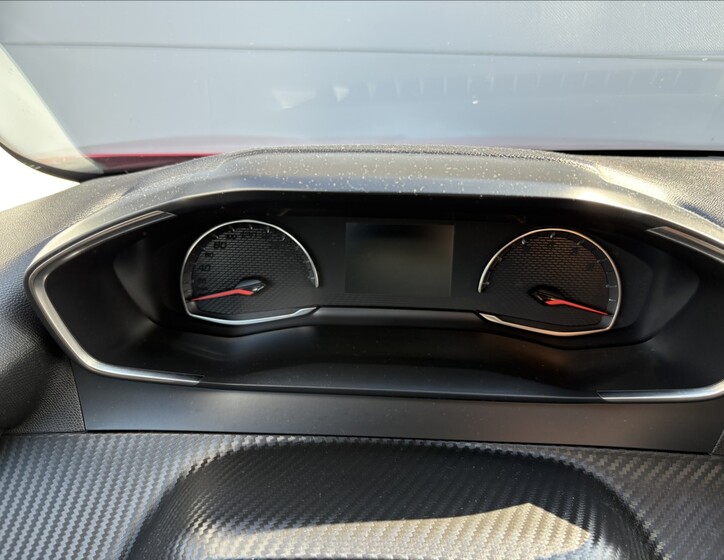 Peugeot 2008 8