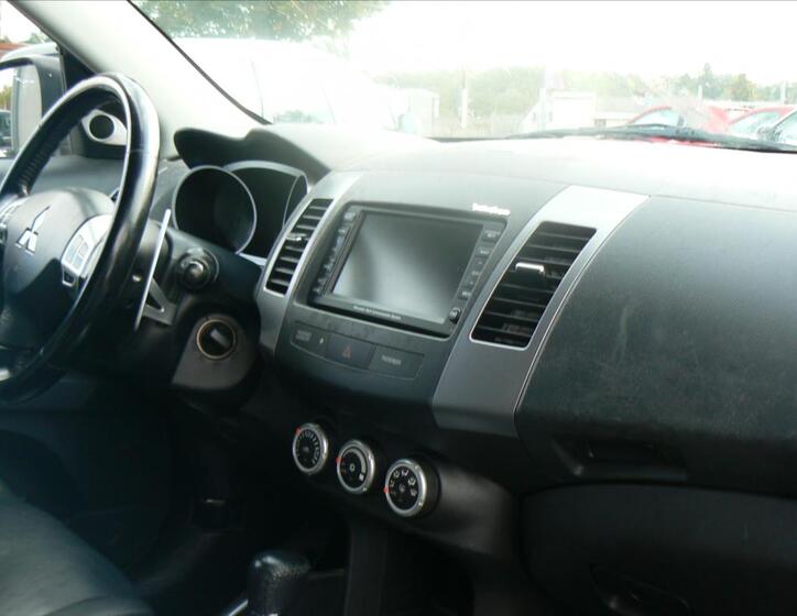 Mitsubishi Outlander 20