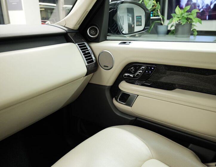 Land Rover Range Rover 10