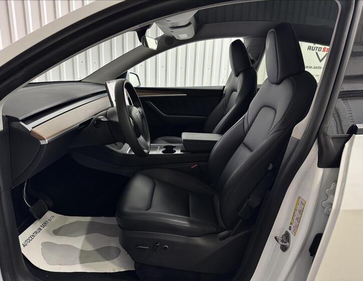 Tesla Model Y 25