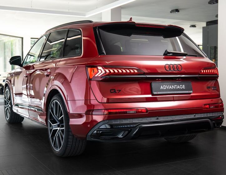 Audi Q7 4
