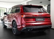 Audi Q7 4
