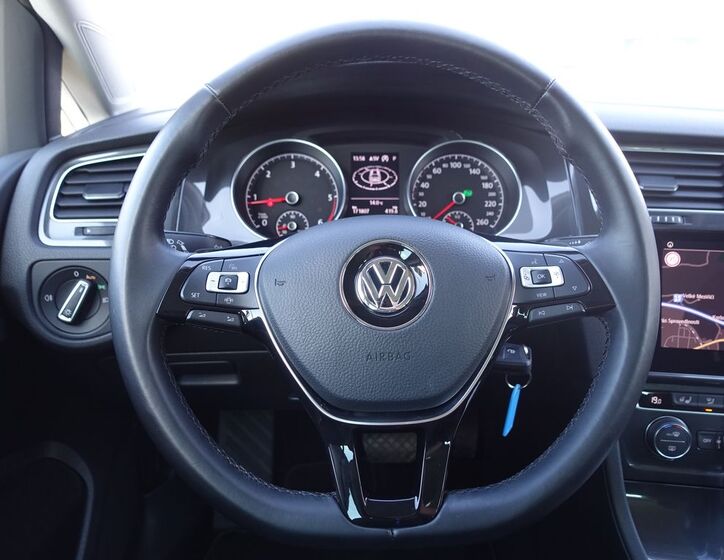 Volkswagen Golf 9