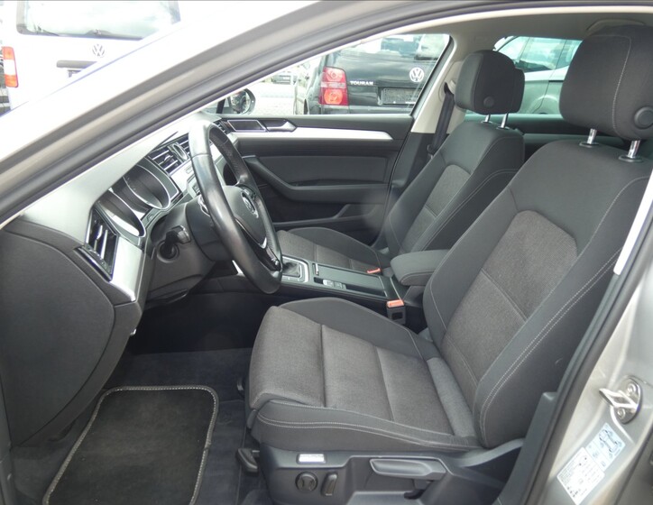 Volkswagen Passat 9