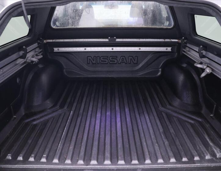 Nissan Navara 10