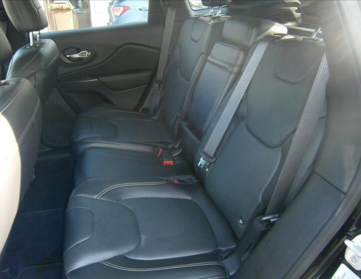 Jeep Cherokee 9