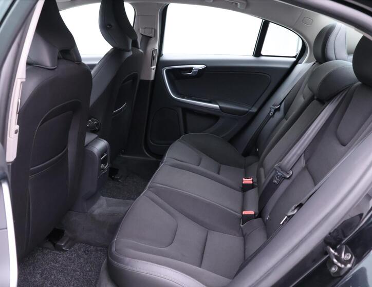 Volvo S60 13