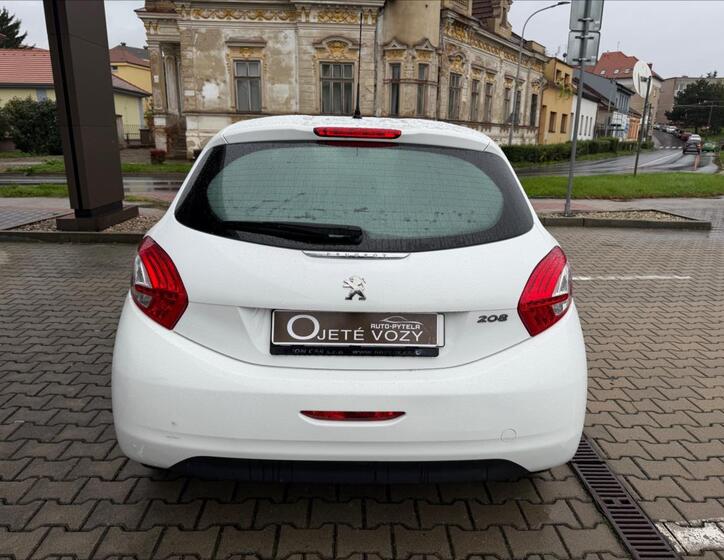 Peugeot 208 5