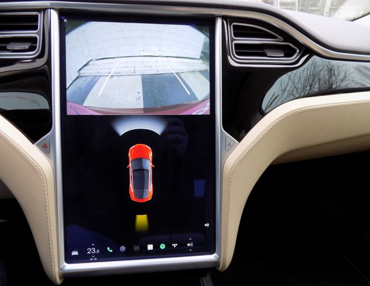 Tesla Model S 36