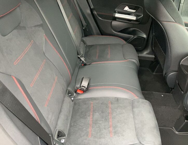 Mercedes-Benz GLA 7
