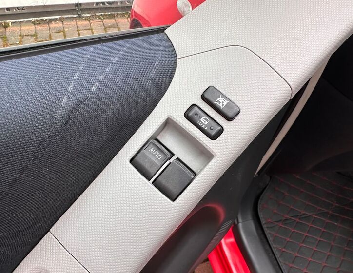 Toyota Yaris 12
