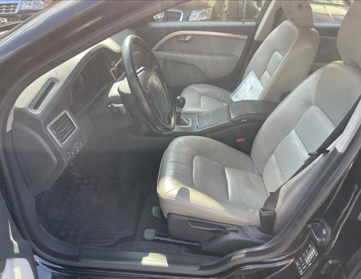 Volvo V70 13