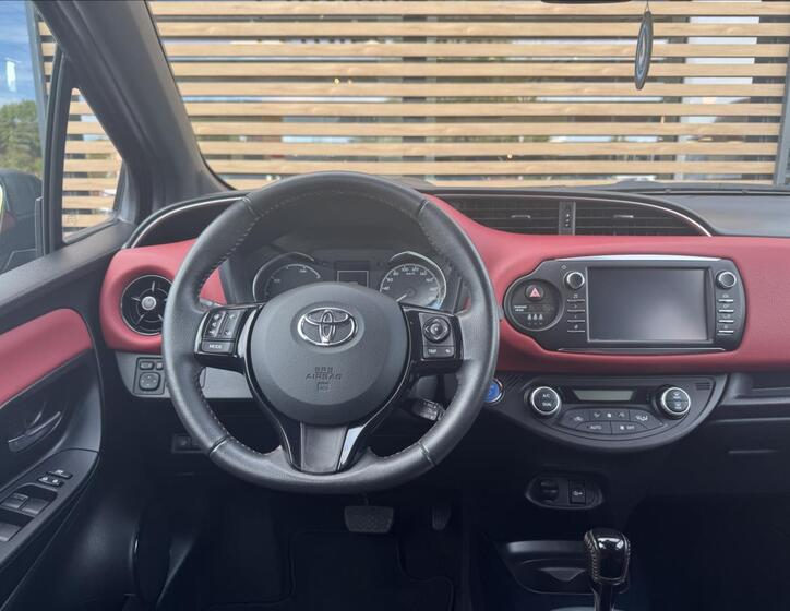 Toyota Yaris 5