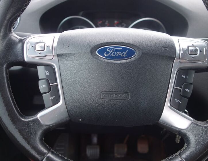 Ford Galaxy 14