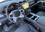 Land Rover Defender 10