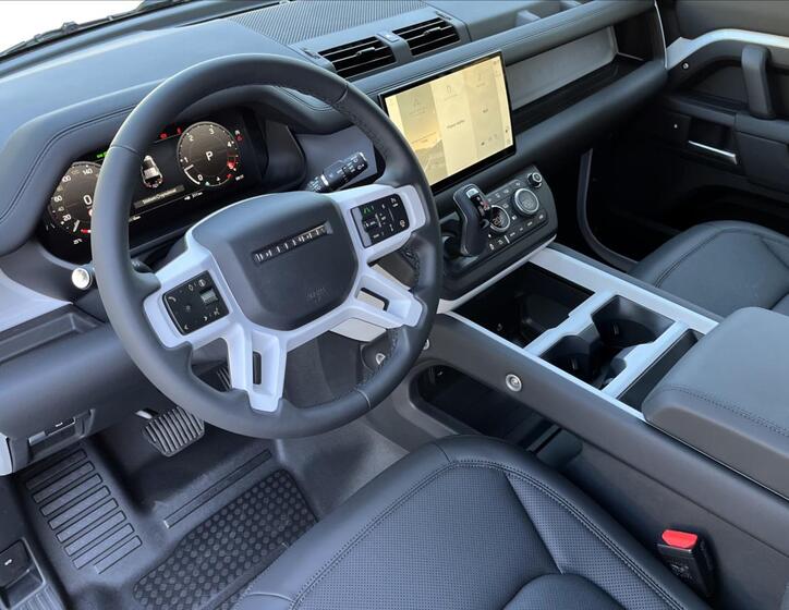 Land Rover Defender 10
