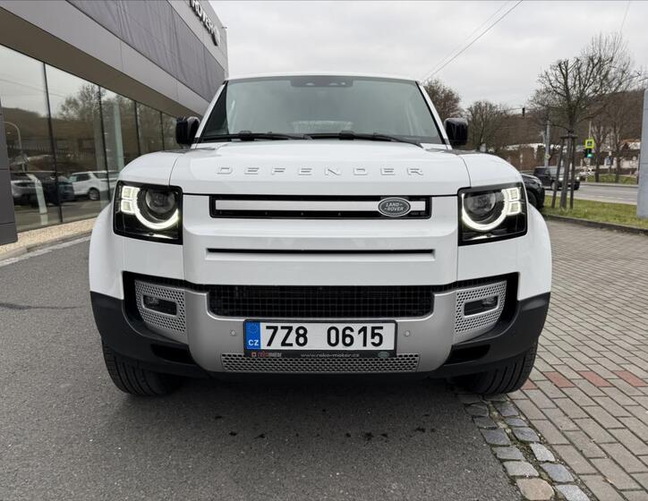 Land Rover Defender 4
