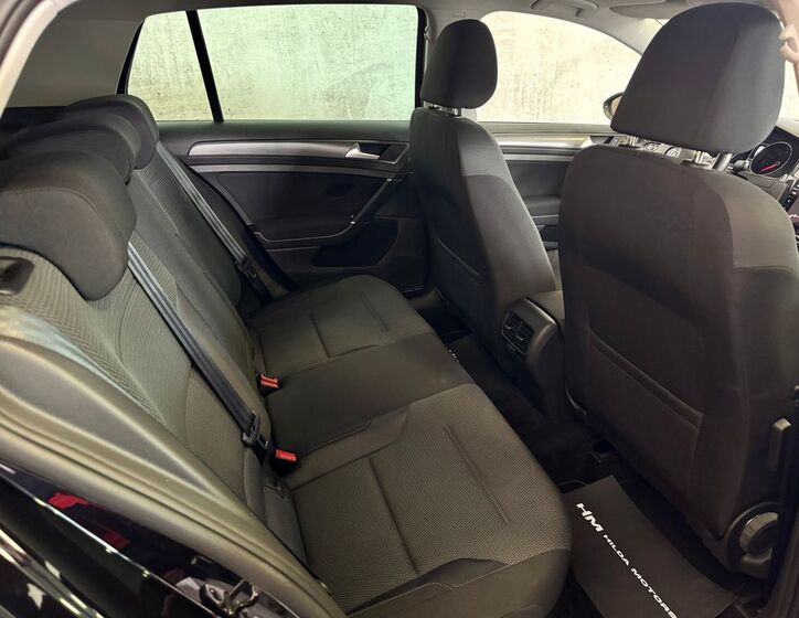 Volkswagen Golf 12
