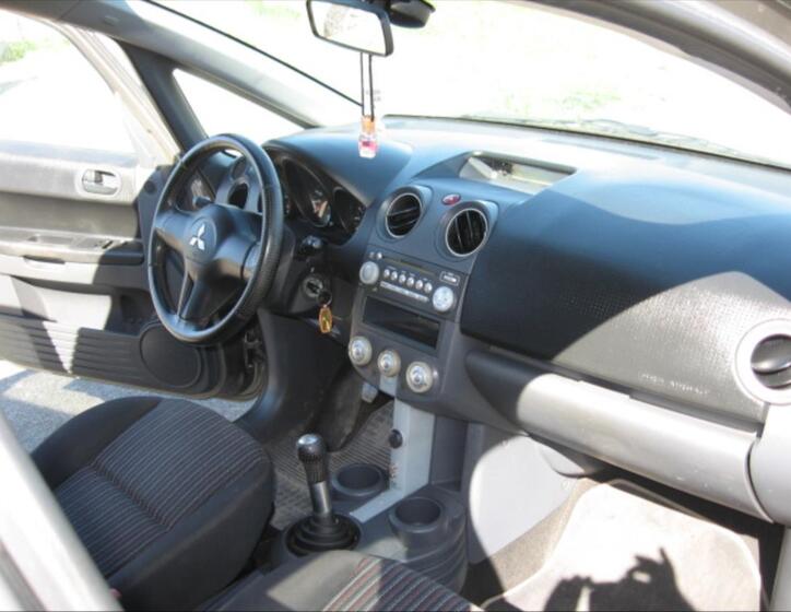 Mitsubishi Colt 12