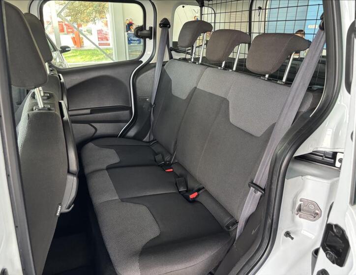Ford Tourneo Courier 19