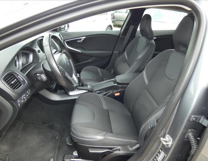 Volvo V40 8
