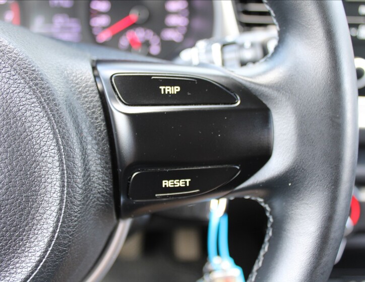 KIA Rio 16