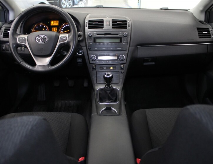 Toyota Avensis 8