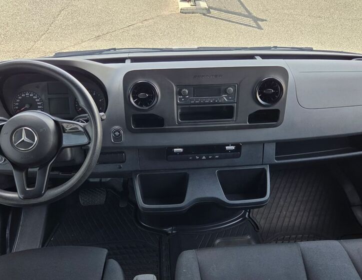 Mercedes-Benz Sprinter 13