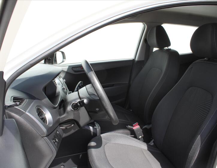 Hyundai i10 9