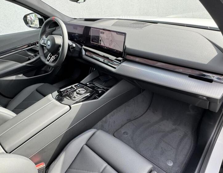 BMW i5 9