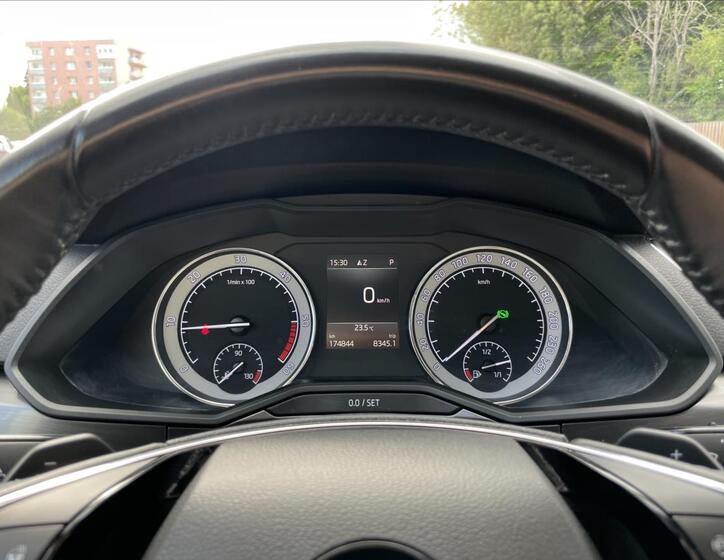 Škoda Superb 9