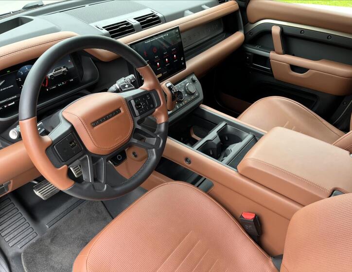 Land Rover Defender 16