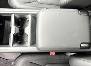 Land Rover Defender 25