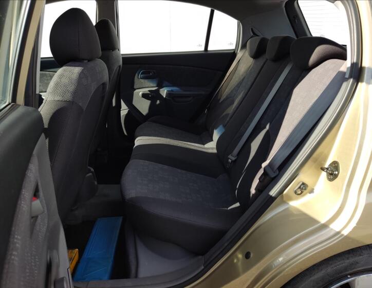 KIA Rio 15