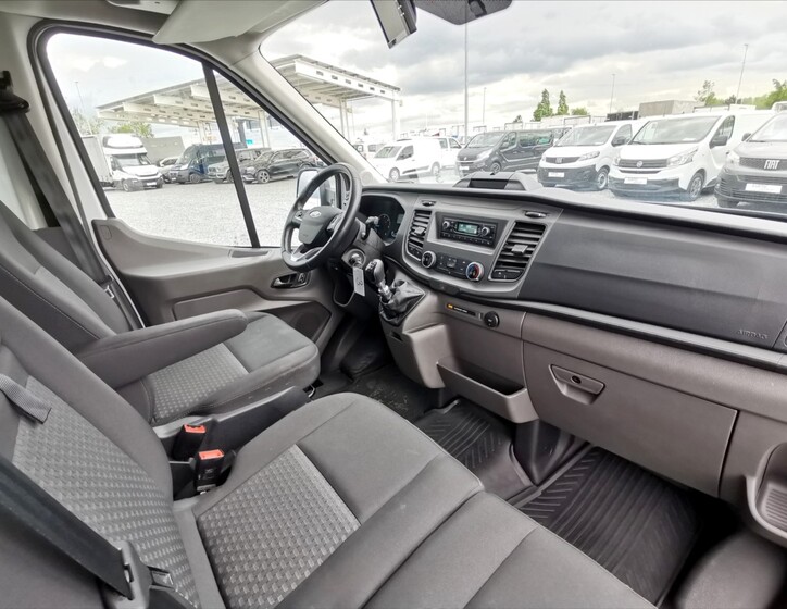 Ford Transit 8