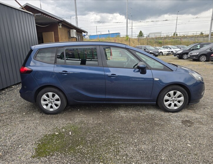 Opel Zafira 4
