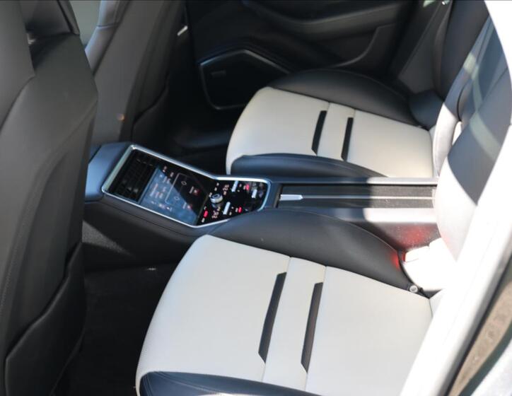 Porsche Panamera 49