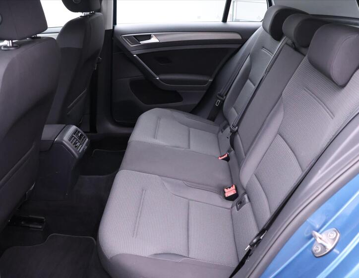 Volkswagen Golf 13
