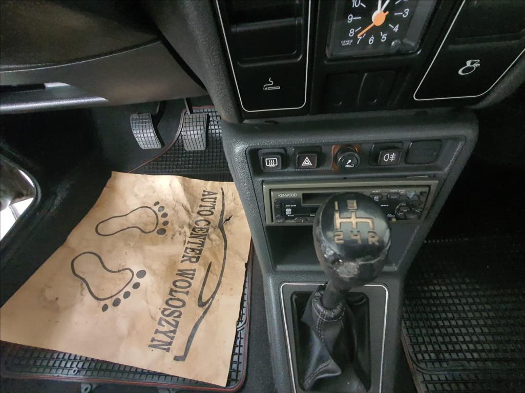 Peugeot 305