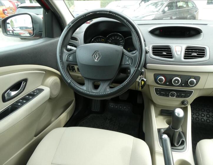 Renault Fluence 23