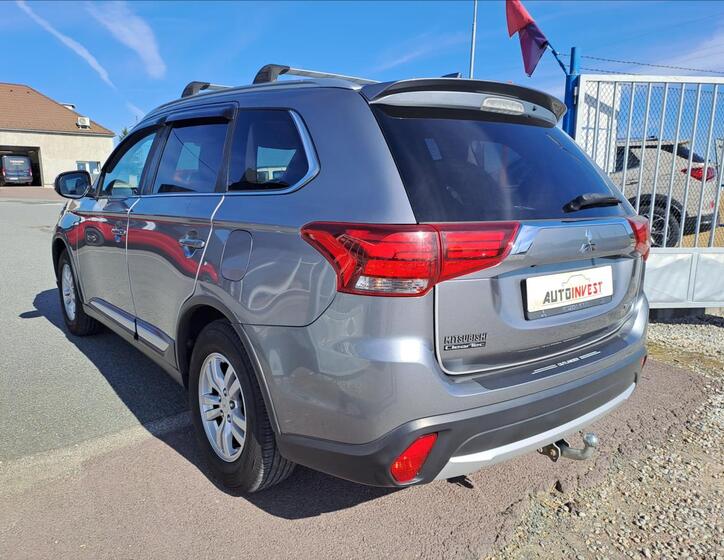 Mitsubishi Outlander 4