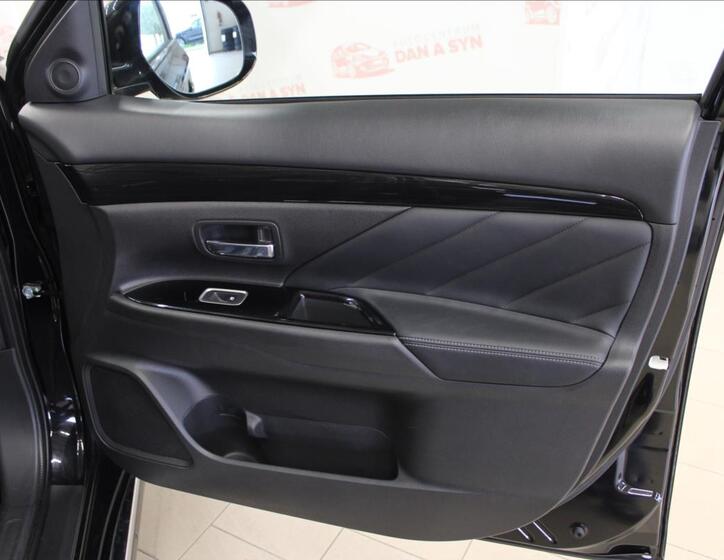 Mitsubishi Outlander 12