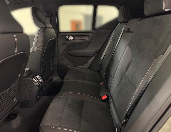 Volvo XC40 11