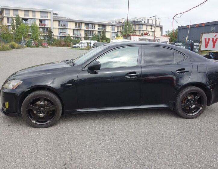 Lexus IS 220 2