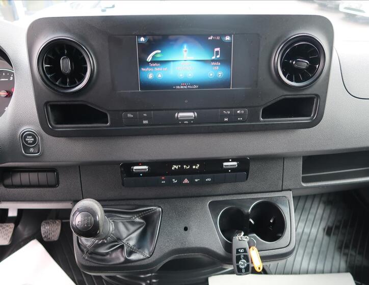 Mercedes-Benz Sprinter 13