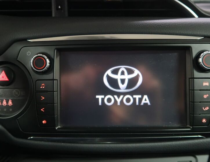 Toyota Yaris 16