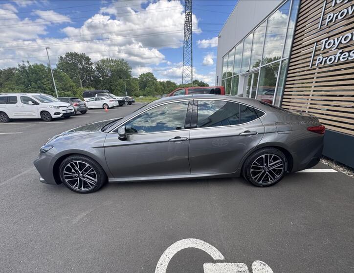 Toyota Camry 3